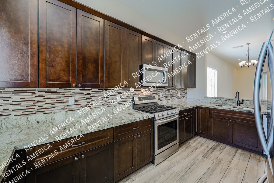 Spacious 6 bedroon 3.5 ba home in Phoenix property image