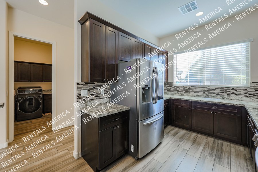 Spacious 6 bedroon 3.5 ba home in Phoenix property image