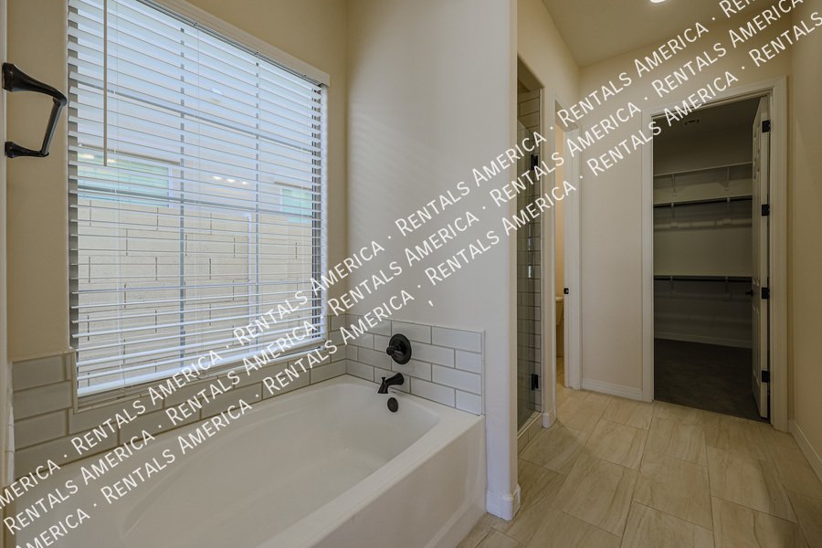 Spacious 6 bedroon 3.5 ba home in Phoenix property image