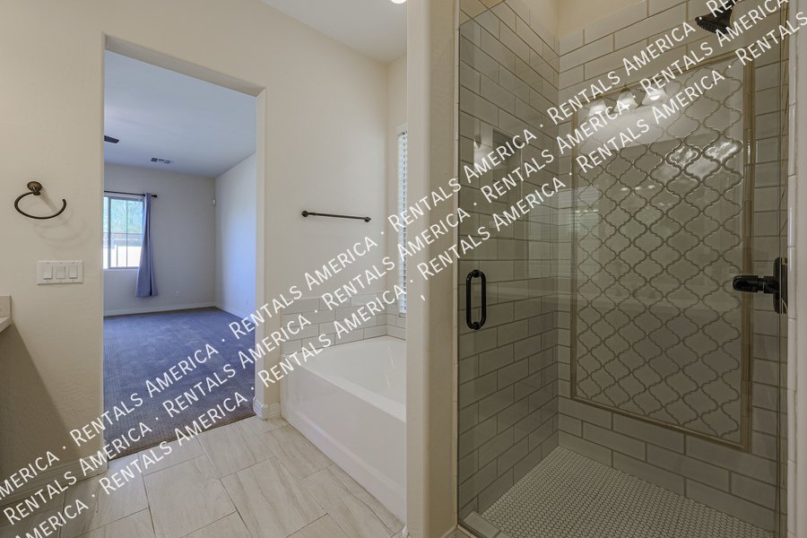 Spacious 6 bedroon 3.5 ba home in Phoenix property image