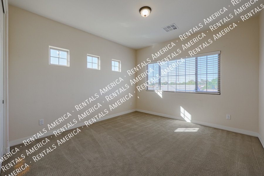 Spacious 6 bedroon 3.5 ba home in Phoenix property image