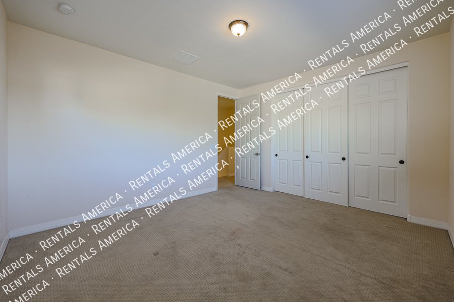 Spacious 6 bedroon 3.5 ba home in Phoenix property image