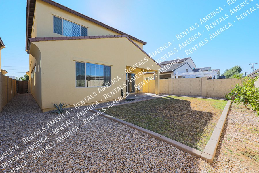 Spacious 6 bedroon 3.5 ba home in Phoenix property image