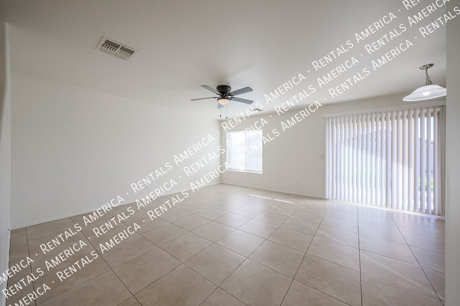 MOVE IN READY 4 BEDROOM WITH A LOFT property image