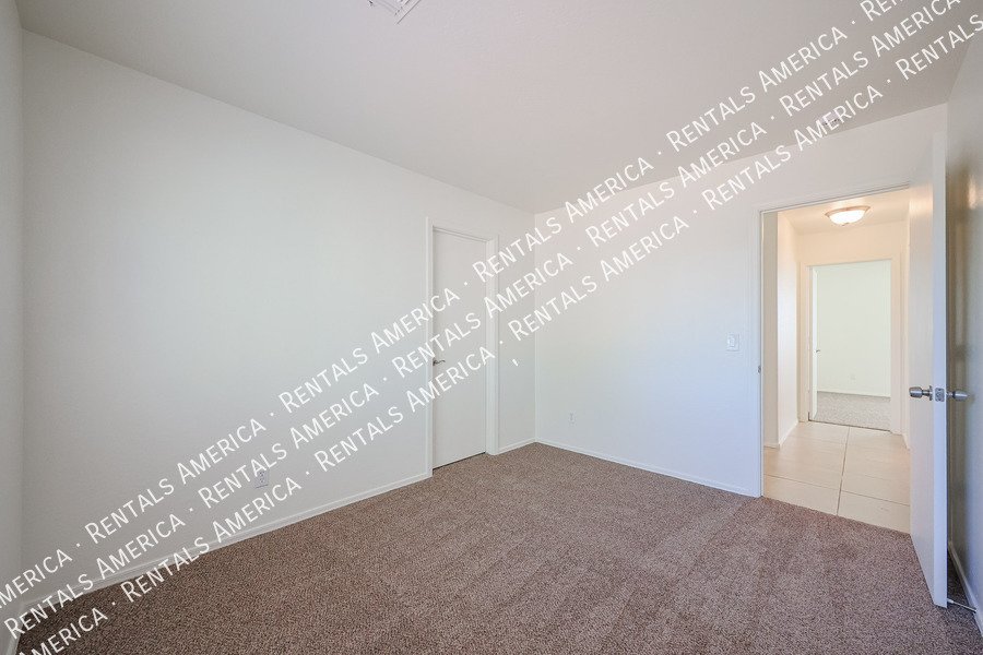 MOVE IN READY 4 BEDROOM WITH A LOFT property image