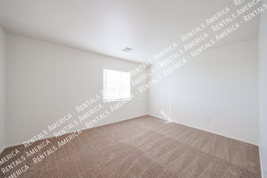 MOVE IN READY 4 BEDROOM WITH A LOFT property image