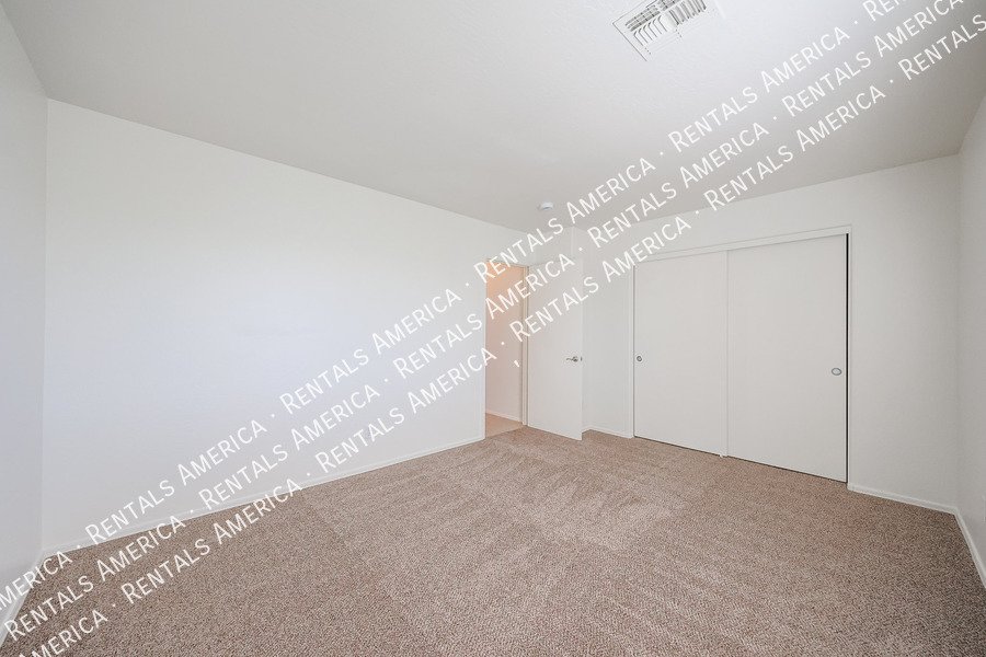 MOVE IN READY 4 BEDROOM WITH A LOFT property image