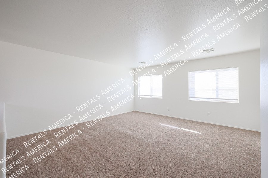 MOVE IN READY 4 BEDROOM WITH A LOFT property image