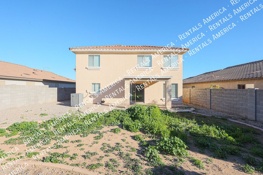 MOVE IN READY 4 BEDROOM WITH A LOFT property image