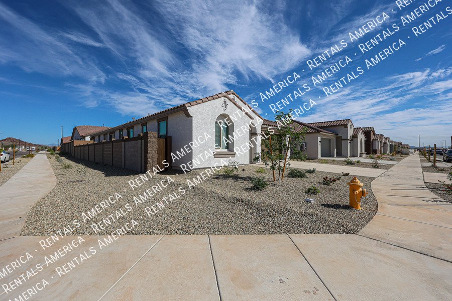 Stunning Brand New 4 Bed / 3 Bath Home in Rancho Mercado Single Level property image