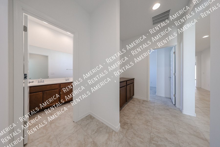 Stunning Brand New 4 Bed / 3 Bath Home in Rancho Mercado Single Level property image