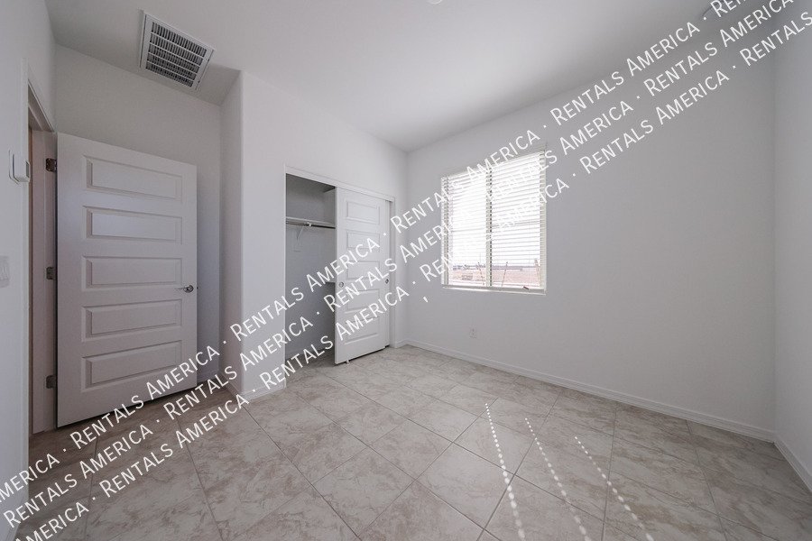 Stunning Brand New 4 Bed / 3 Bath Home in Rancho Mercado Single Level property image