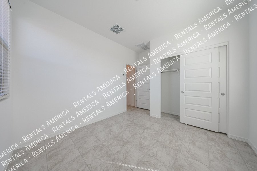 Stunning Brand New 4 Bed / 3 Bath Home in Rancho Mercado Single Level property image