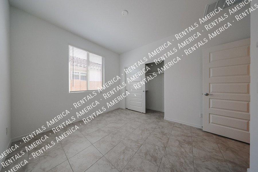 Stunning Brand New 4 Bed / 3 Bath Home in Rancho Mercado Single Level property image