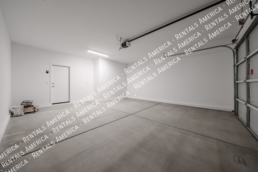 Stunning Brand New 4 Bed / 3 Bath Home in Rancho Mercado Single Level property image