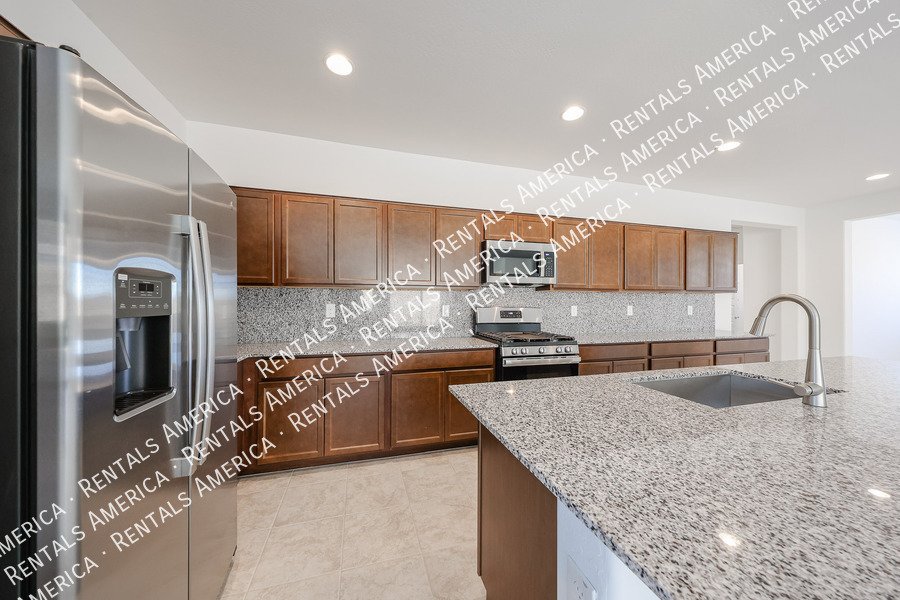 Stunning Brand New 4 Bed / 3 Bath Home in Rancho Mercado Single Level property image