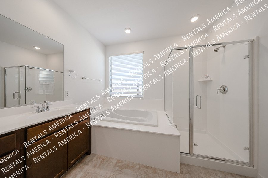 Stunning Brand New 4 Bed / 3 Bath Home in Rancho Mercado Single Level property image