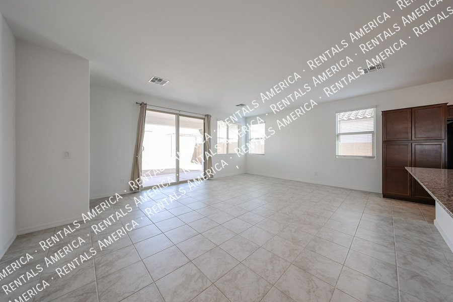 Stunning Brand New 4 Bed / 3 Bath Home in Rancho Mercado Single Level property image