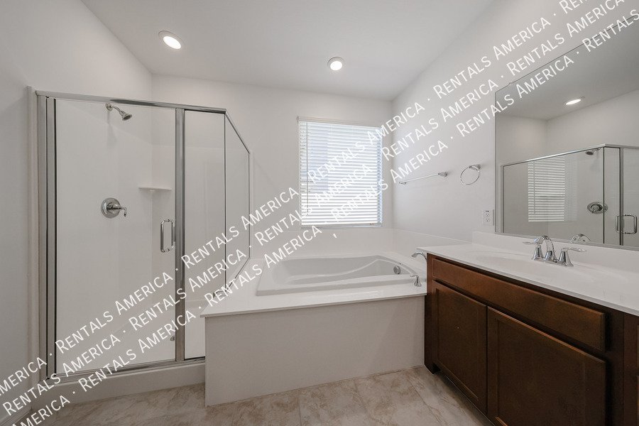 Single level Beauty 4 bed 3 bath property image