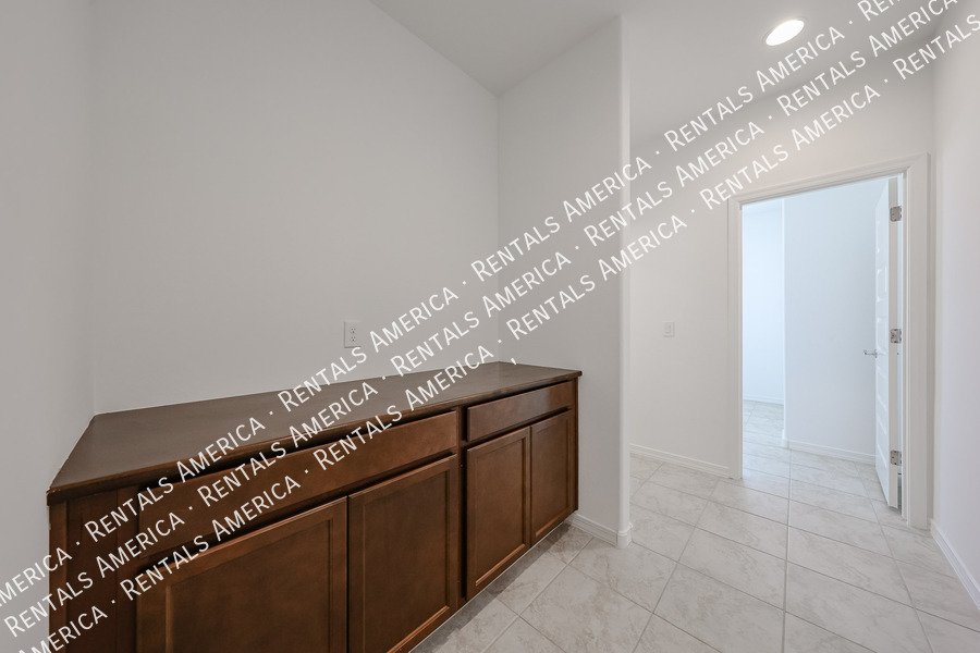 Single level Beauty 4 bed 3 bath property image