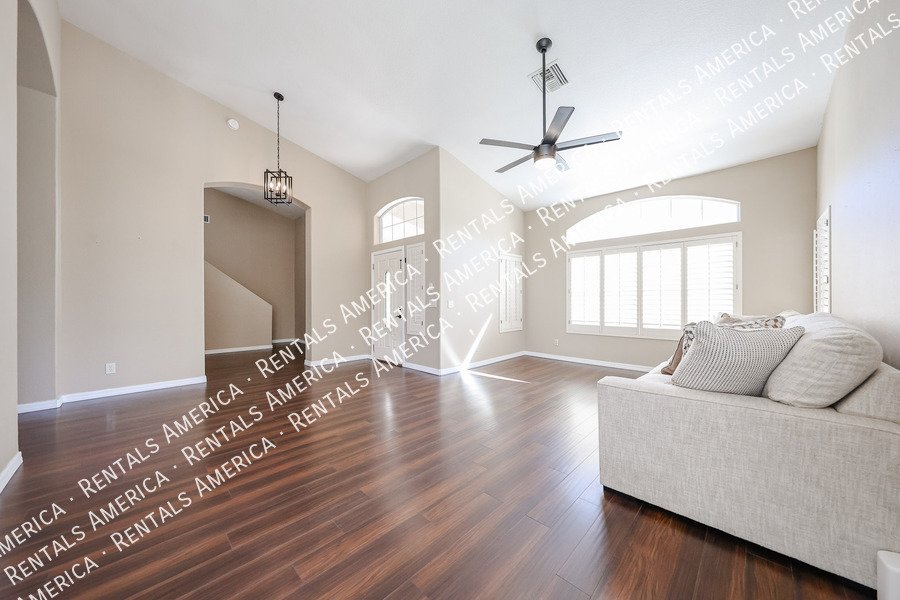 6126 E Juniper Ave property image