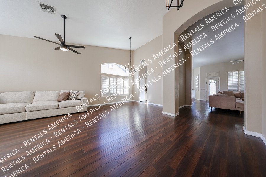 6126 E Juniper Ave property image