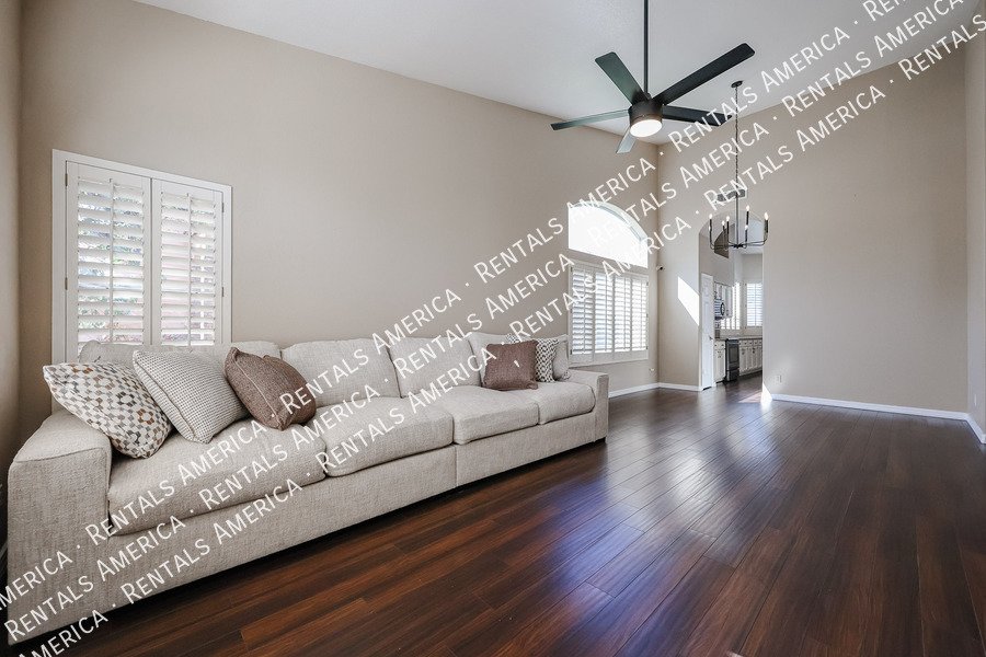 6126 E Juniper Ave property image