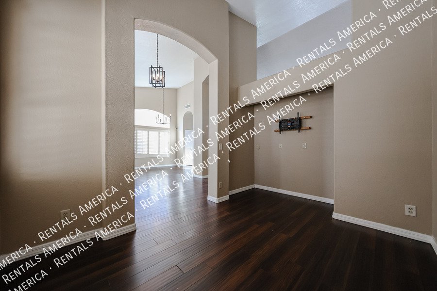 6126 E Juniper Ave property image