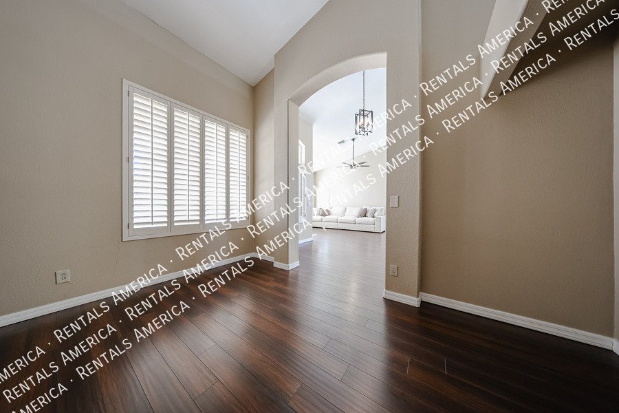 6126 E Juniper Ave property image