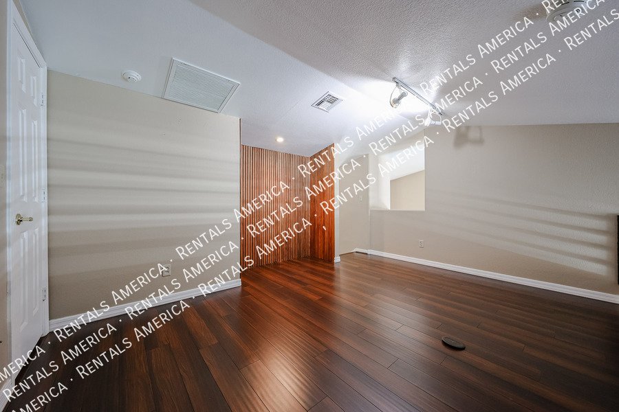 6126 E Juniper Ave property image