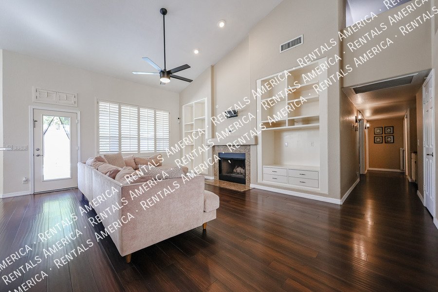 6126 E Juniper Ave property image