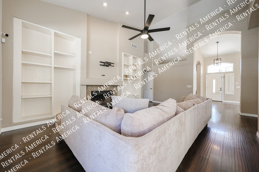 6126 E Juniper Ave property image