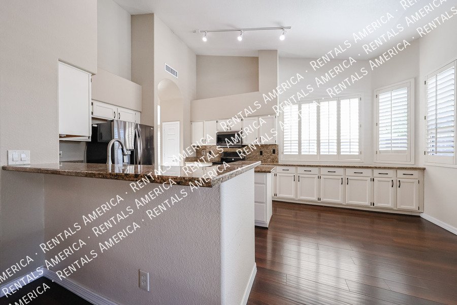 6126 E Juniper Ave property image