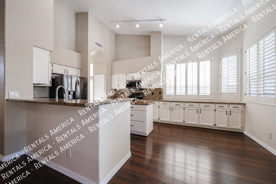 6126 E Juniper Ave property image