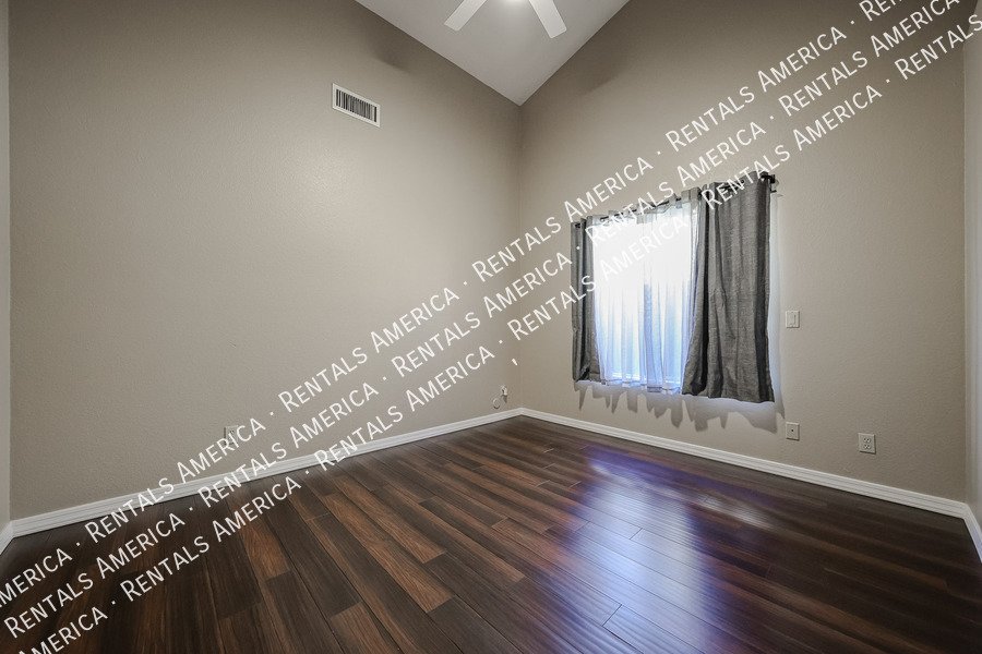 6126 E Juniper Ave property image