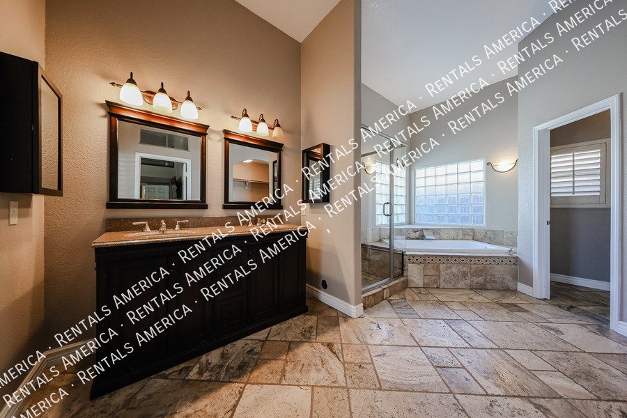 6126 E Juniper Ave property image