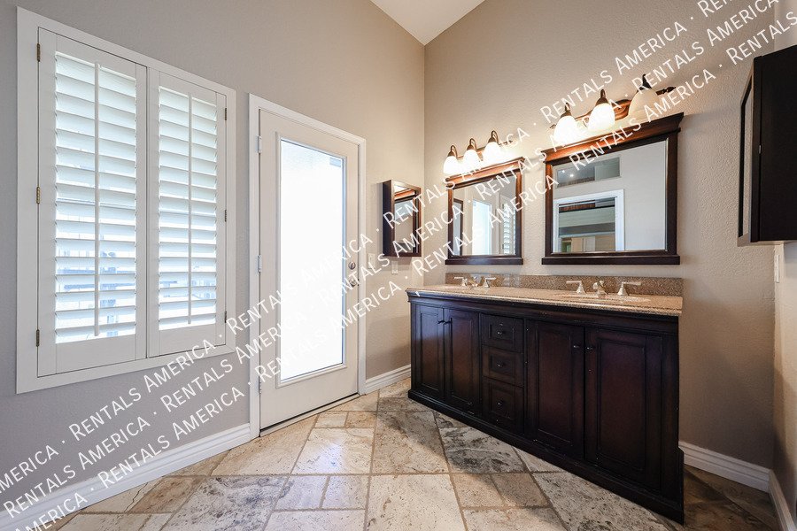 6126 E Juniper Ave property image