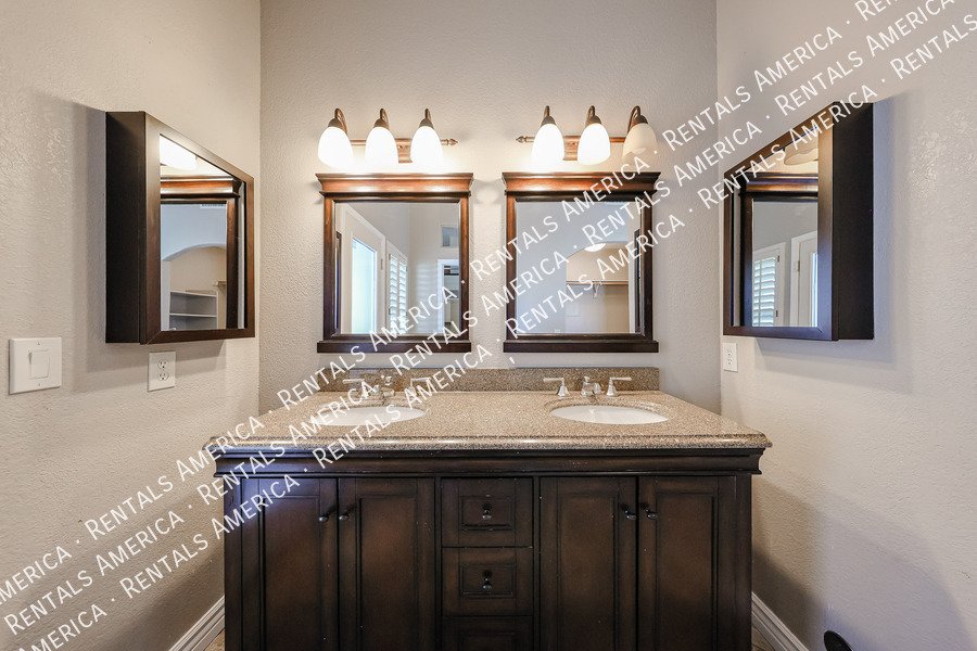 6126 E Juniper Ave property image