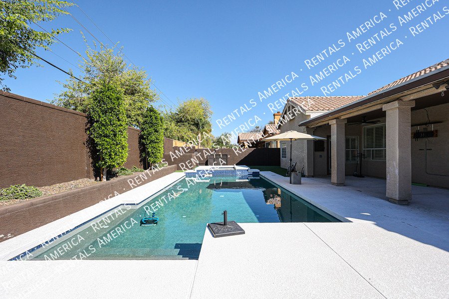 6126 E Juniper Ave property image