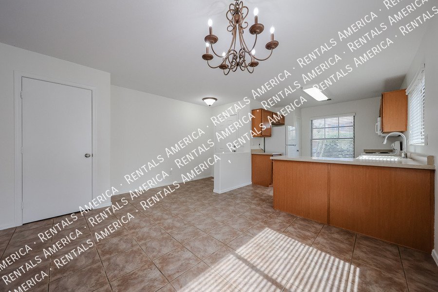 Meticulously Maintained single leveh home property image