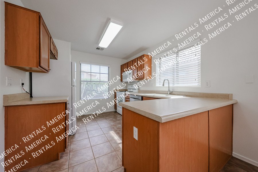 Meticulously Maintained single leveh home property image