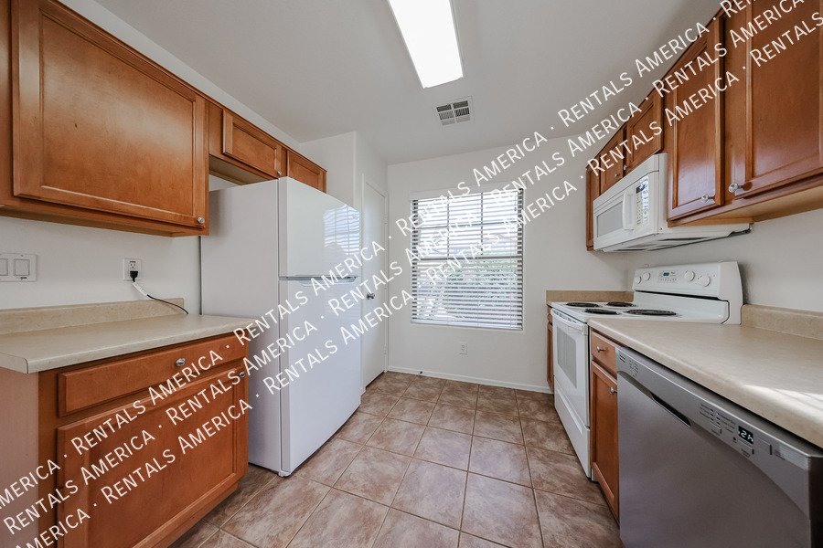 Meticulously Maintained single leveh home property image