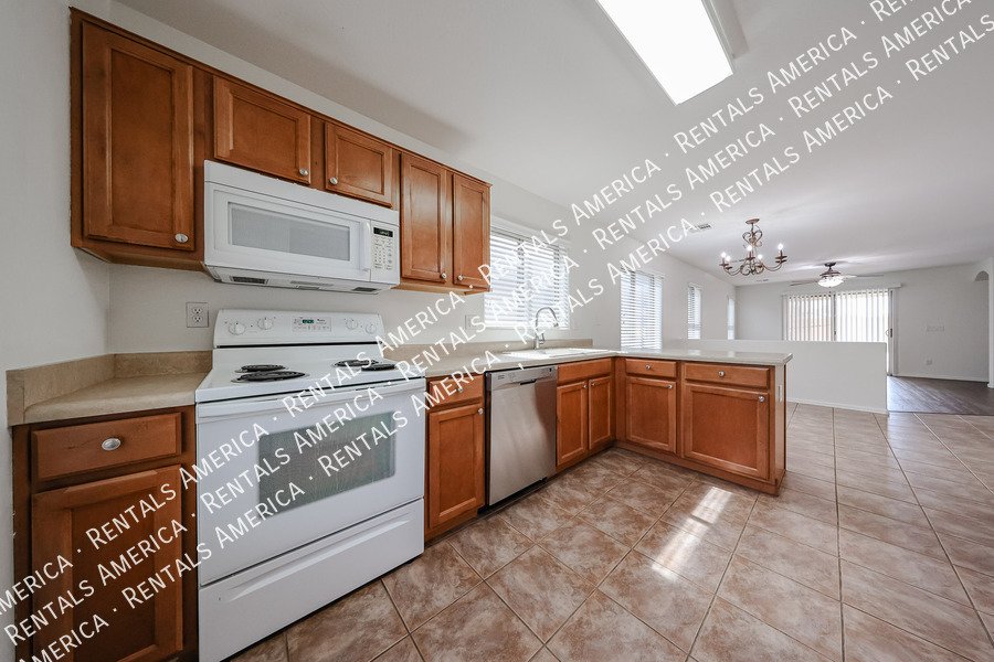 Meticulously Maintained single leveh home property image