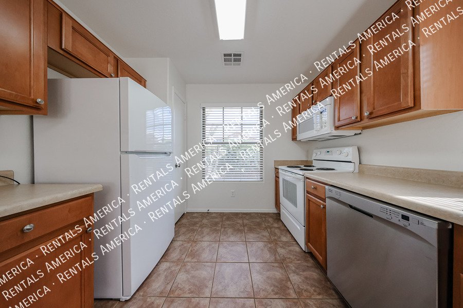 Meticulously Maintained single leveh home property image