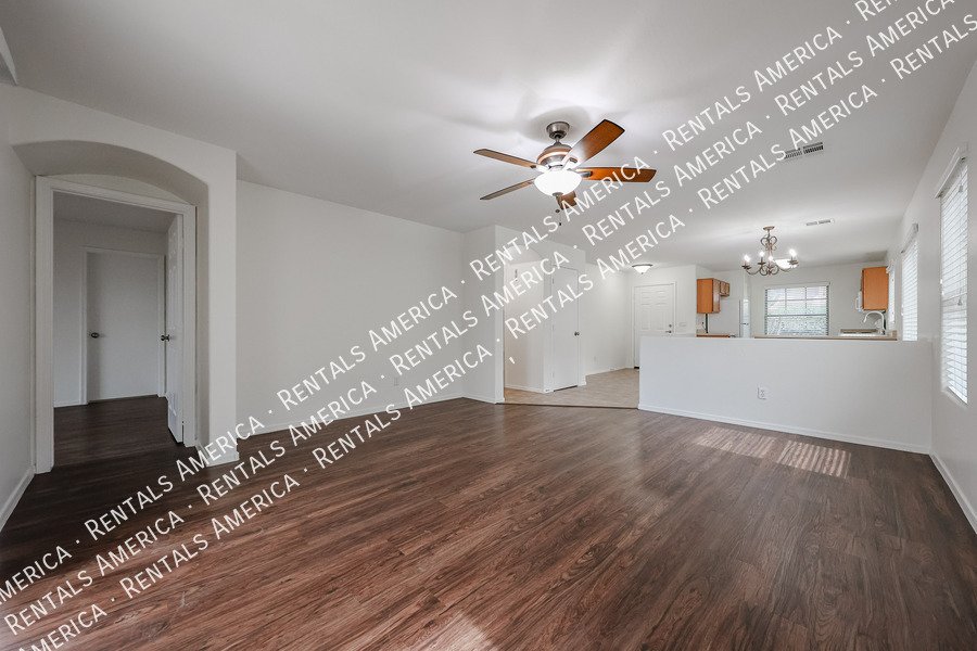 Meticulously Maintained single leveh home property image