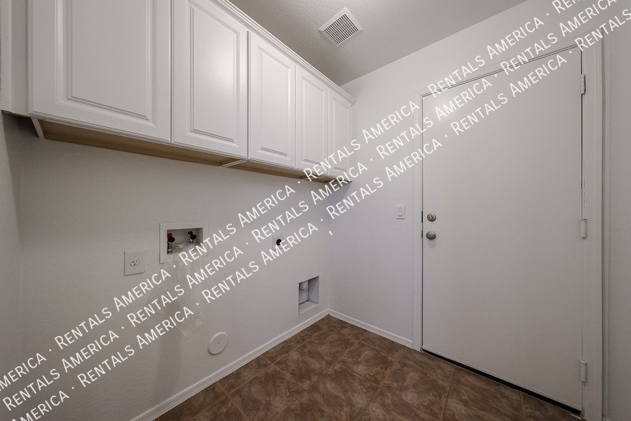 Meticulously Maintained single leveh home property image