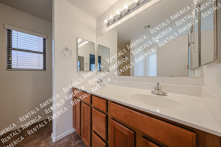 Meticulously Maintained single leveh home property image