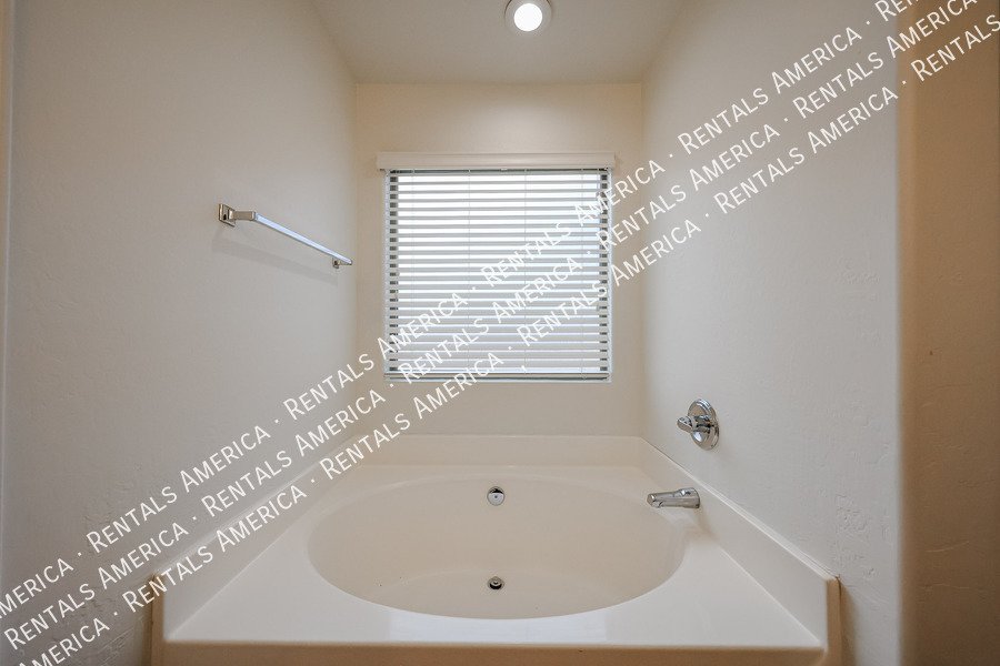 Meticulously Maintained single leveh home property image