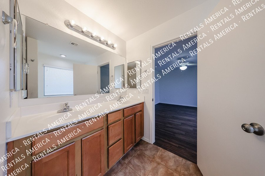 Meticulously Maintained single leveh home property image