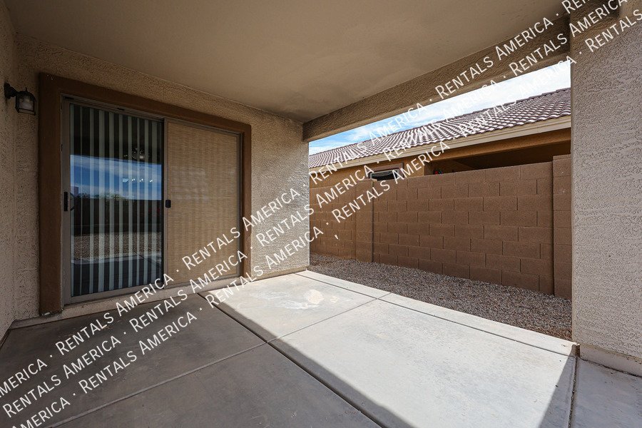 Meticulously Maintained single leveh home property image